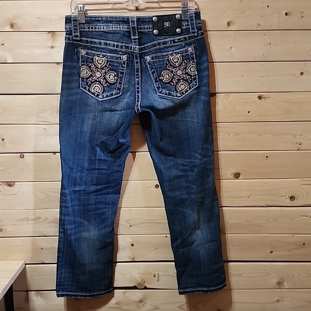 Miss Me Boyfriend Capris Size 26x24 Distressed